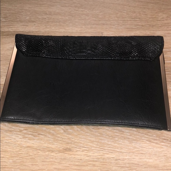 BLACK CLUTCH - Picture 2 of 3
